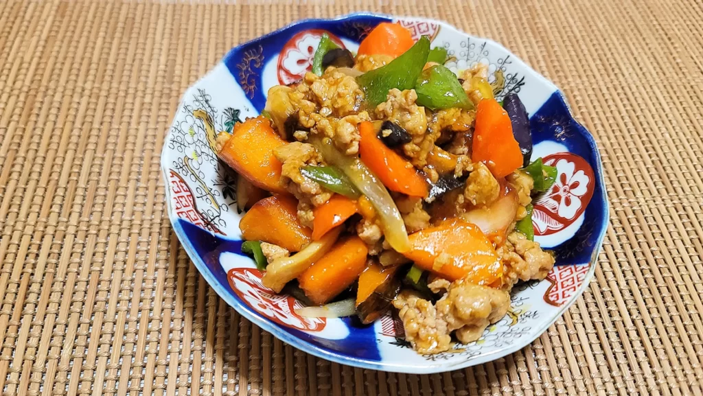 豚挽肉とたっぷり野菜の黒酢あんかけ