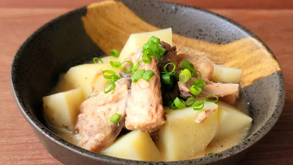 じゃがいもとサバ缶の味噌バター煮