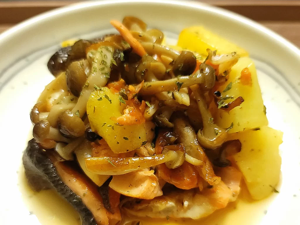 鮭とじゃがいものハーブバターソテー